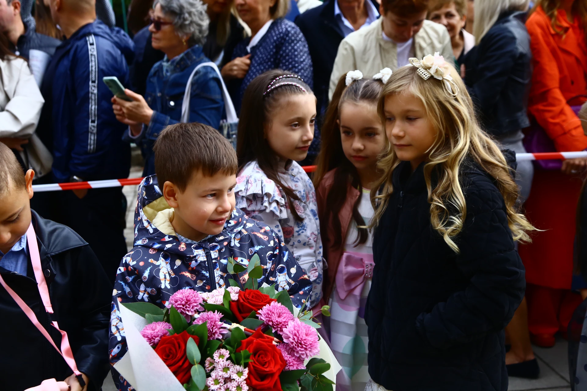 Фоторепортаж в БЛИЦ: Първолаци щурмуваха 2 СУ в София