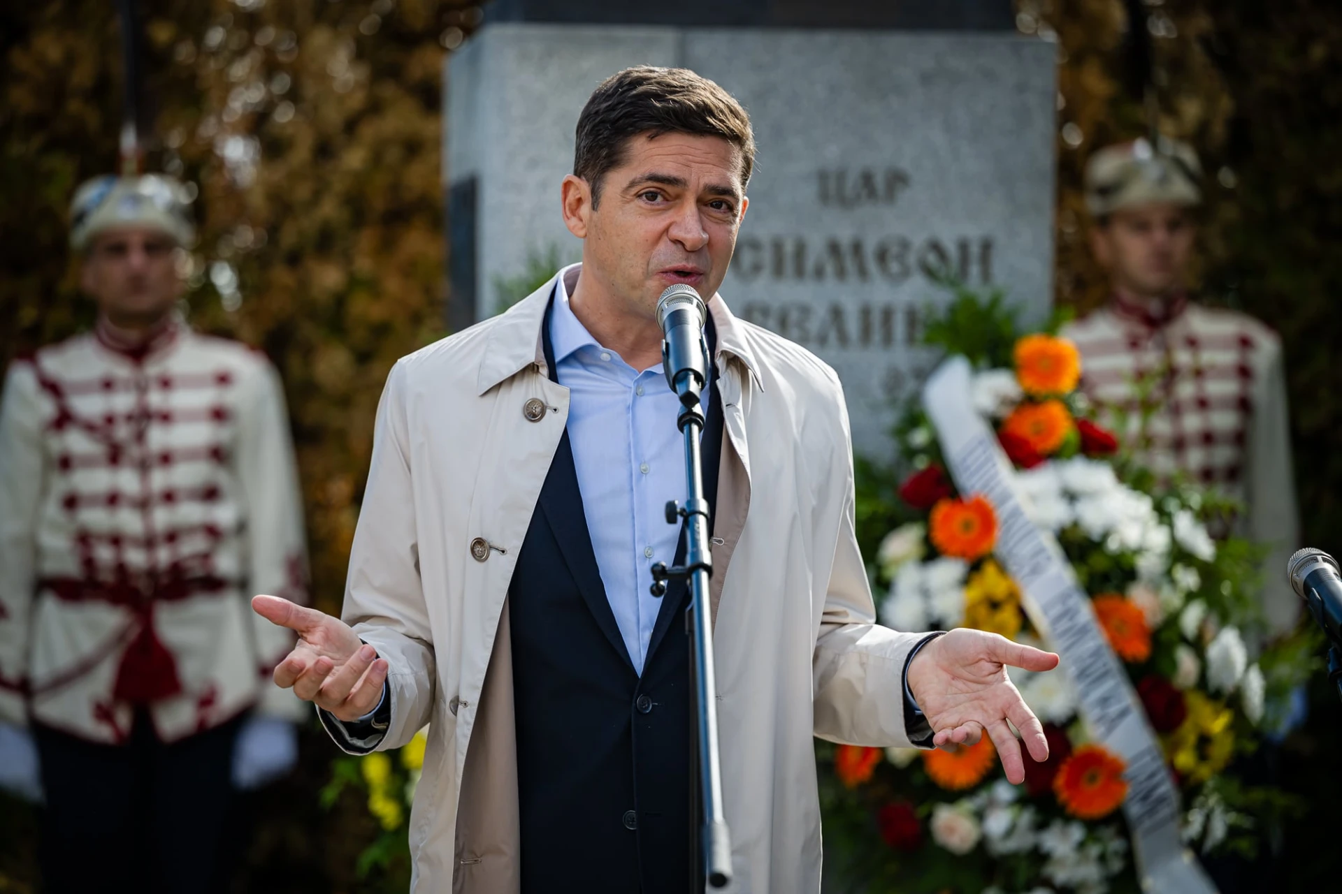 Синът на Алекс Богданска и Дани Петканов стана ученик