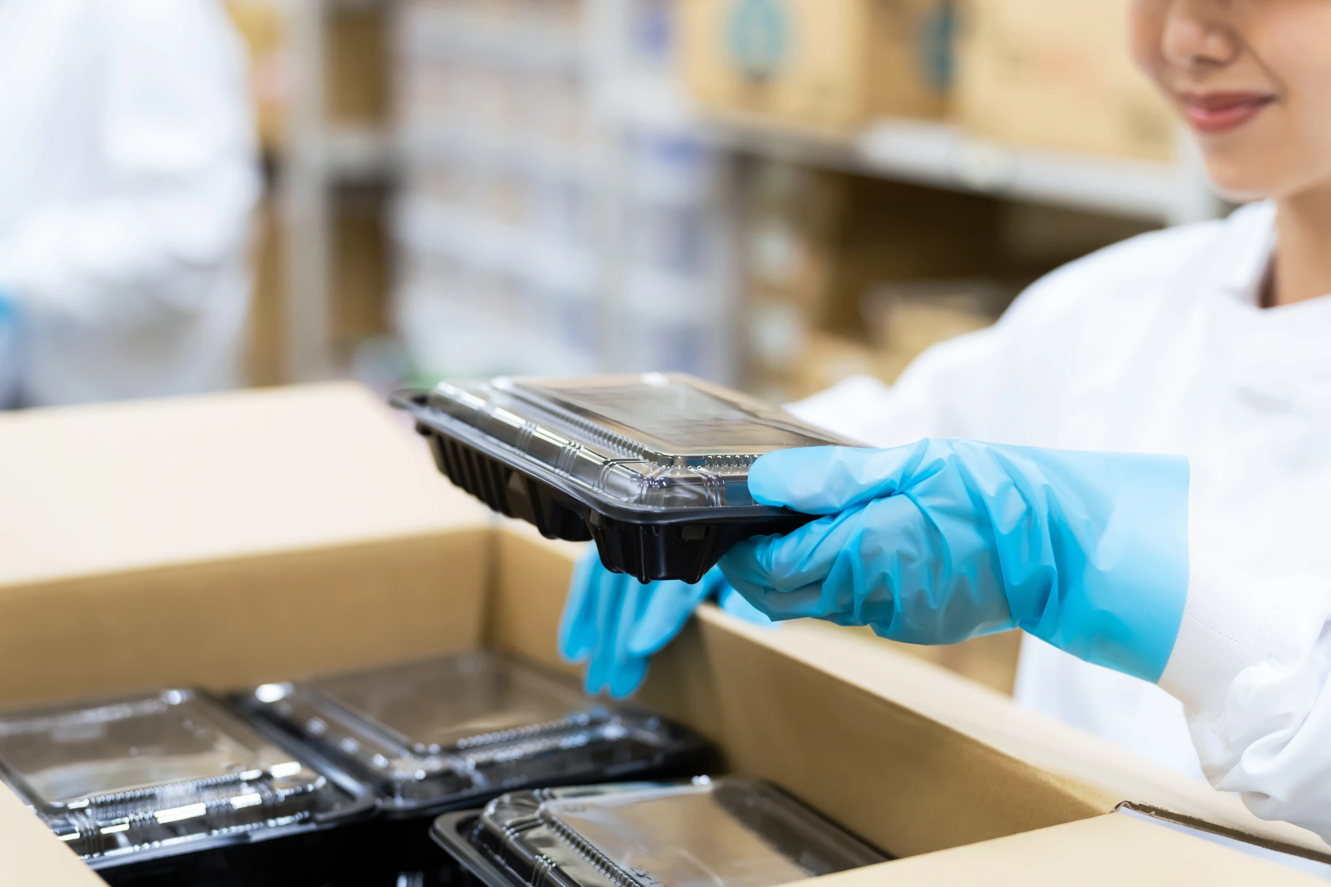 Изхвърлете ги веднага! 5 храни, които никога не трябва да слагате в пластмасови кутии