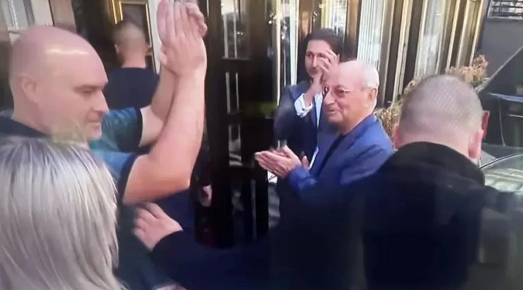 Ахмед Доган излезе от нелегалност! Появи се в централата на ДПС в София СНИМКИ