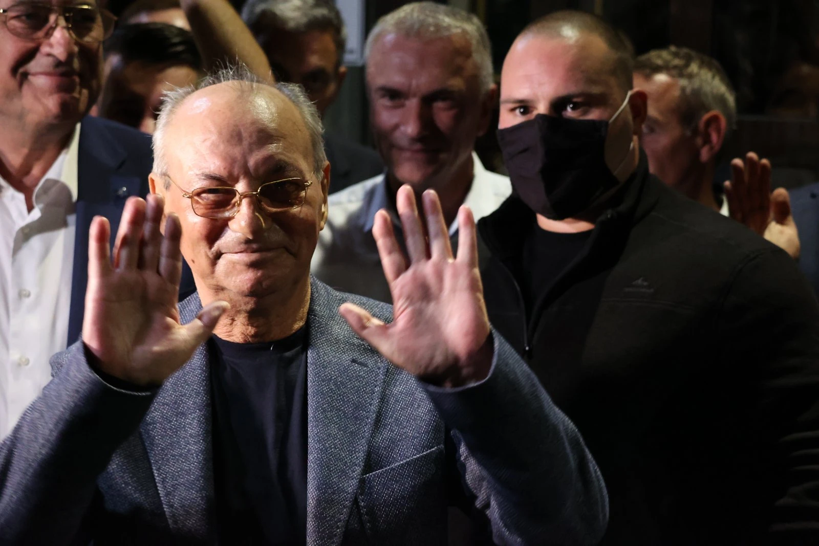Разкрит е! Ето къде се крие Ахмед Доган