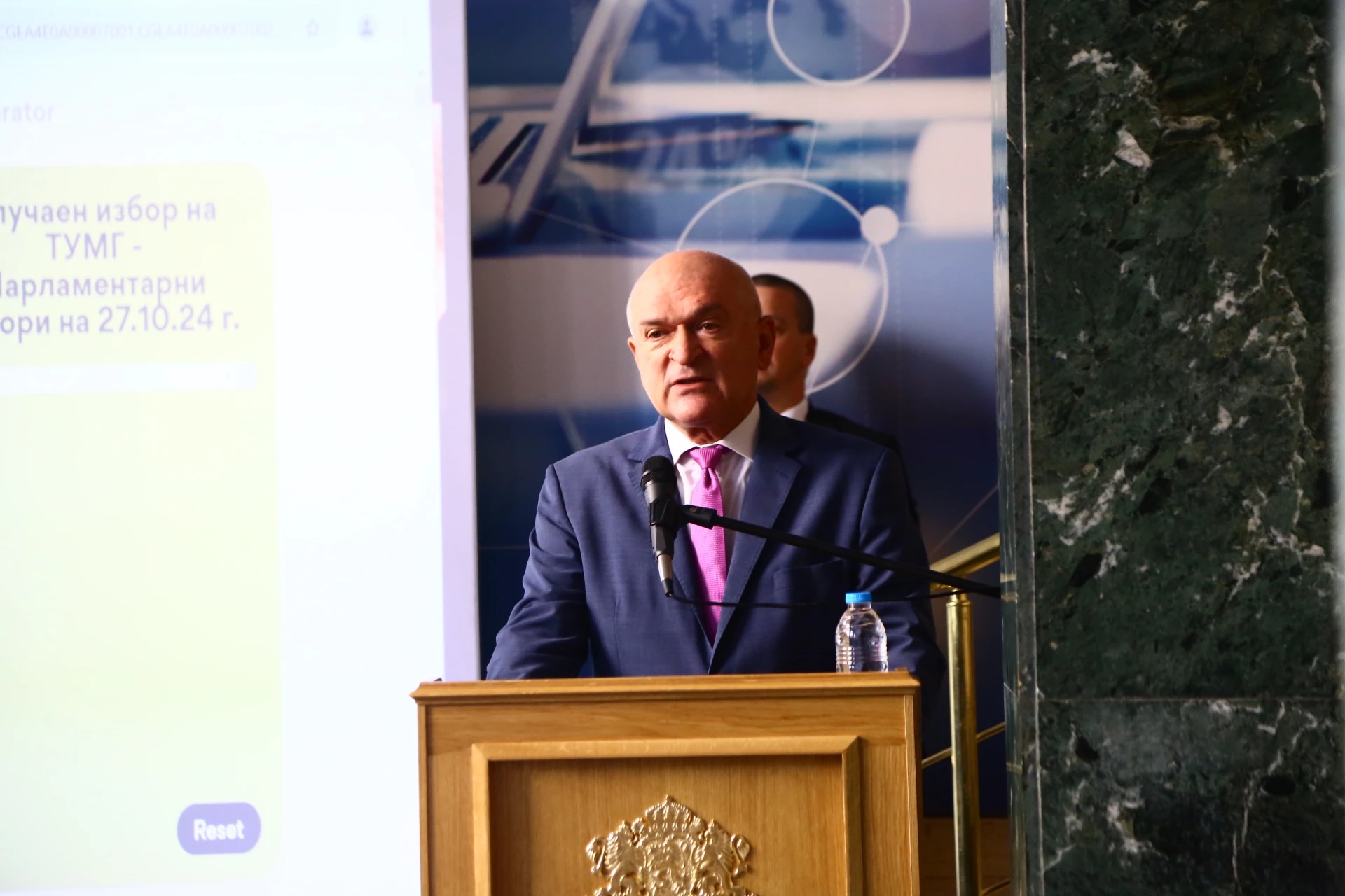 Главчев пак го направи! Захвърли костюма и... СНИМКИ