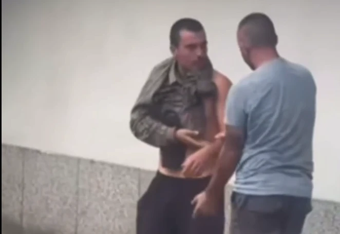 Инвалид без крайник проси из цял Пловдив, но се появи този мъж и всички се шокираха от гледката ВИДЕО