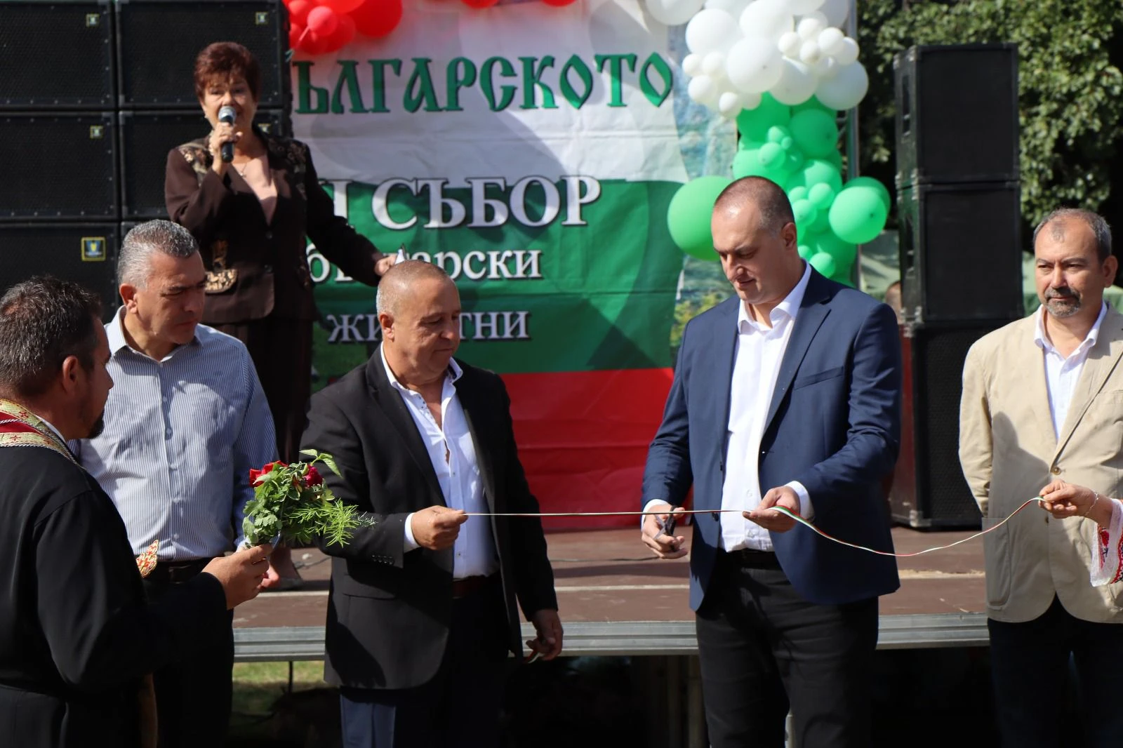 Тези расови животни се гледат само в България, превзеха наш град СНИМКИ