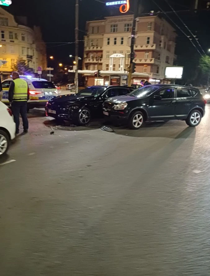 Зверско меле в сърцето на София ВИДЕО