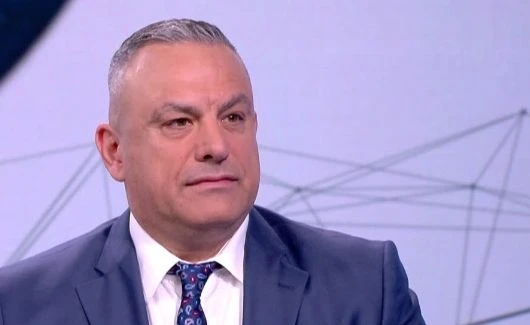 Васил Терзиев остави Юксел Кадриев без дом - новинарът избяга пред полиция и съдия-изпълнител