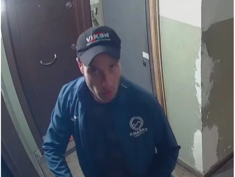 Виждали ли сте го? Този мъж оглежда подозрително апартаменти в столичен блок ВИДЕО
