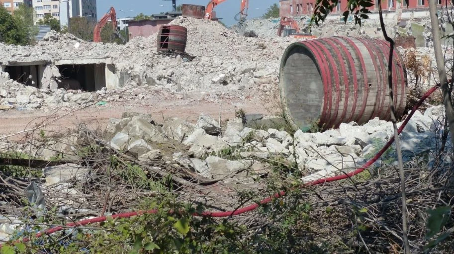 Емблематичен винзавод от соца отиде в историята СНИМКИ 