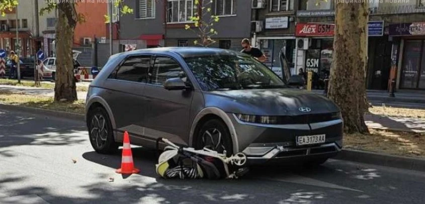 Неописуем ужас с майка с 2 деца в Пловдив, количка се търкаля на пътя СНИМКИ 