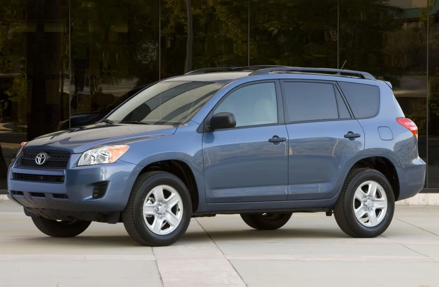 Toyota RAV4 има два кусура - бихте ли го купили на старо?