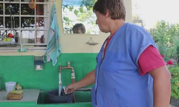 В това село хората едва дочакаха водата, но когато дойде им прилоша