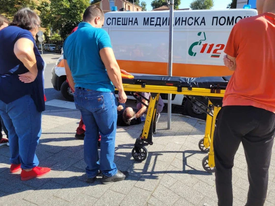 Извънредна ситуация в центъра на Пловдив, веднага извикаха линейка СНИМКИ