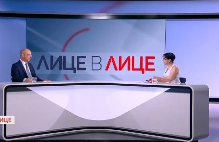 Цветанка Ризова се вбеси заради тананикането на химна в тъмницата, успокоиха я с виц