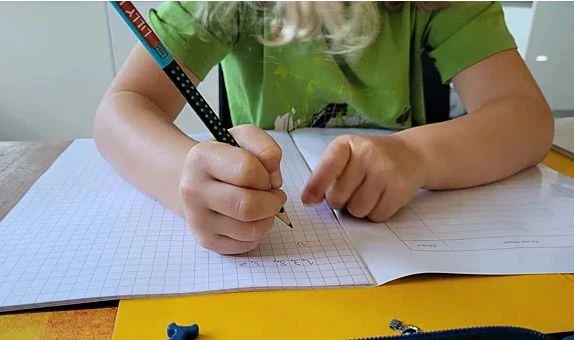 Край с домашните задачи! Всеки родител трябва да знае кога да спре!