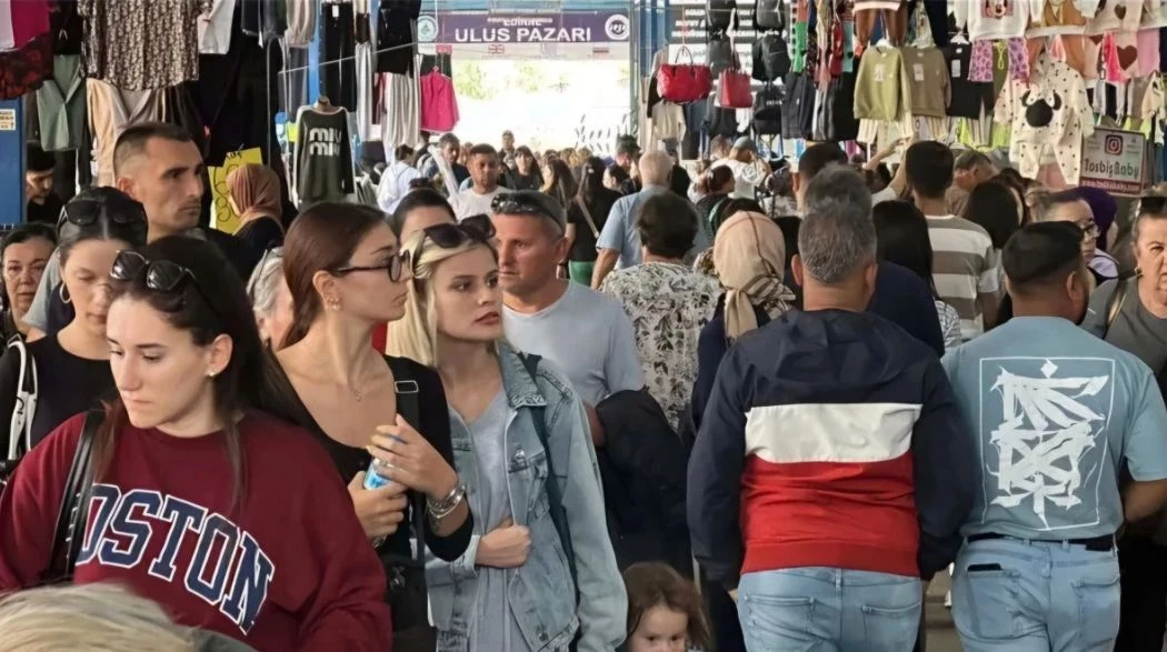 Българите пак се юрнаха към пазара в Одрин: Само за лев купуват... СНИМКИ  