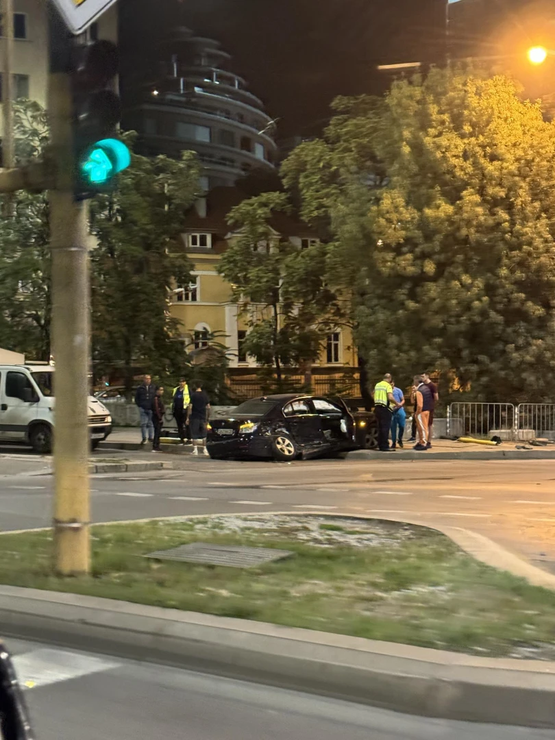 Извънредна ситуация посред нощ на пъпа на София ВИДЕО