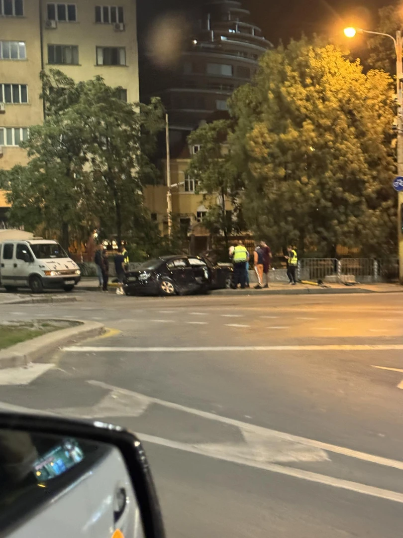Извънредна ситуация посред нощ на пъпа на София ВИДЕО