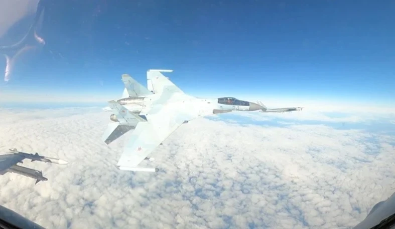 Напрежение във въздуха: САЩ прехванаха руски военен самолет близо до Аляска ВИДЕО