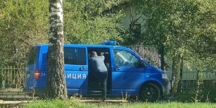 Филм на ужасите до София: Жена държи 3 месеца разлагащ се труп у дома с користна цел 