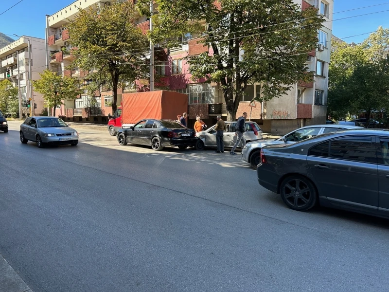 Дядо предизвика страшно меле във Враца СНИМКИ