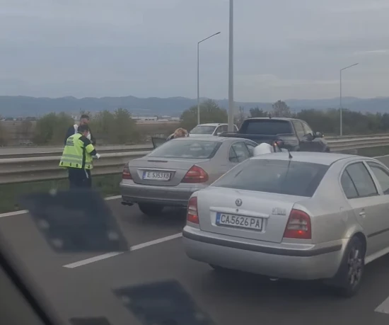Извънредна ситуация на Околовръстното в София, полиция и линейка веднага дойдоха ВИДЕО