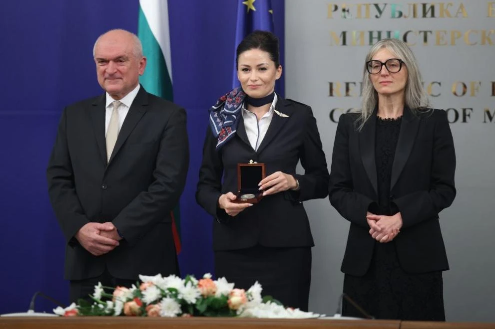 Ето какви хубавици глезят властта на правителствения самолет СНИМКИ 