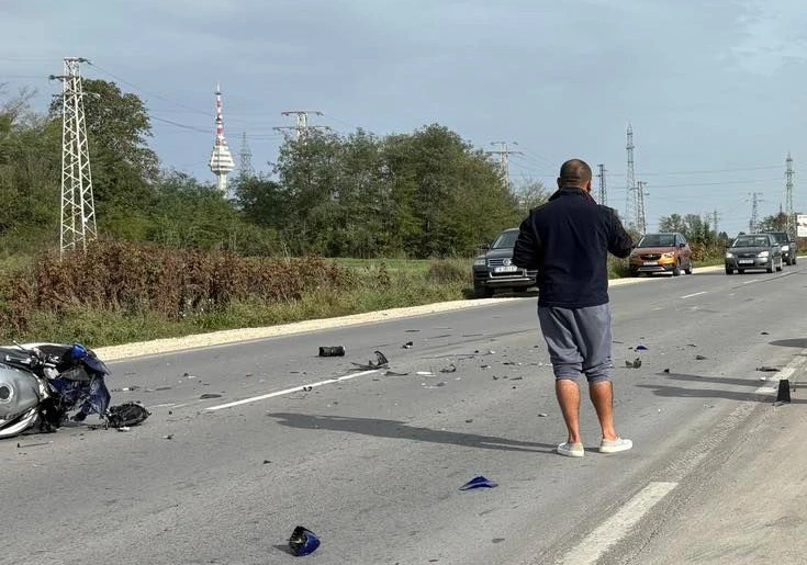 Кървава трагедия в Добрич, моторист попадна под гумите на...