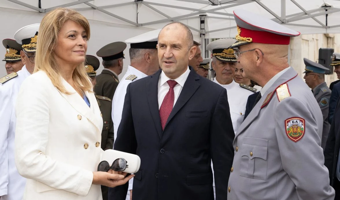 Ето какво събра Деси Радева, президентa и ген. Мутафчийски на едно място СНИМКИ