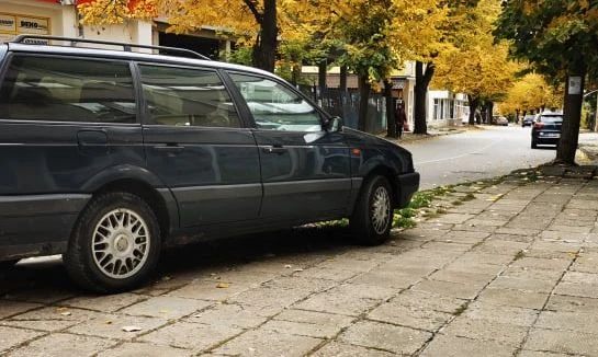 Варненец паркира на тротоара и ето какво го застигна СНИМКА
