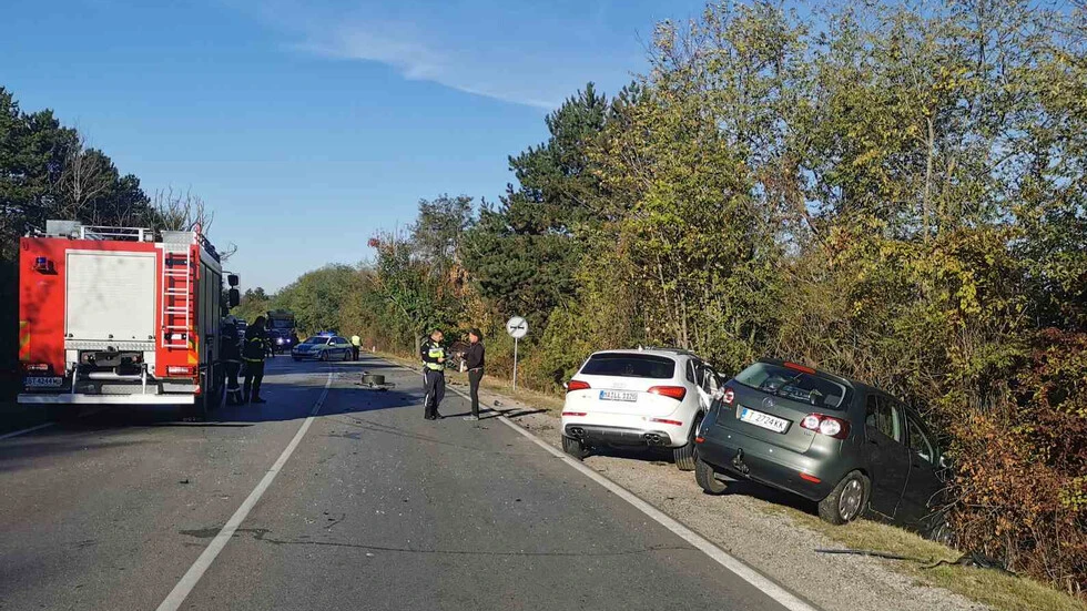 Зверско верижно меле затвори пътя София - Варна СНИМКИ