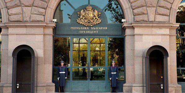 2-ма чужденци направиха немислимото под прозорците на Радев 