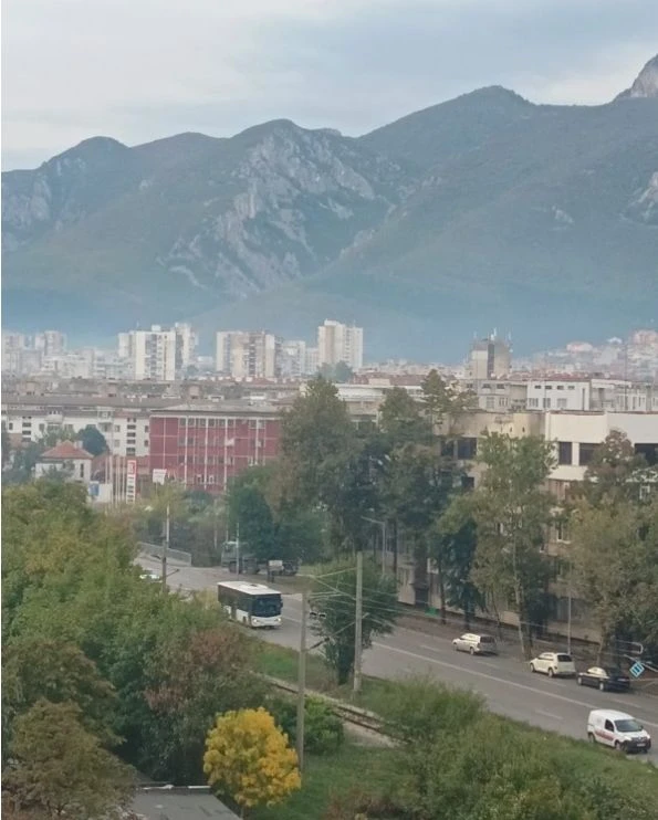 Втори огнен ад в България - областен град е във вонящ капан СНИМКИ
