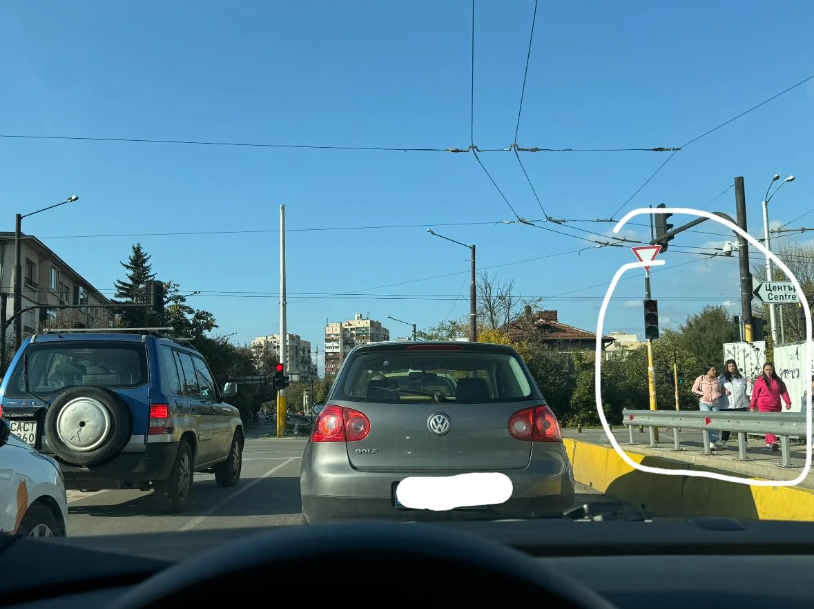 Страховита ситуация с 4 деца на кръстовището, където беше убита Зори СНИМКА