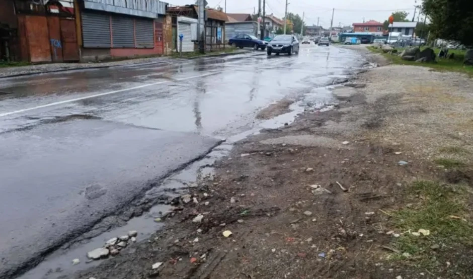 Смрад и гнус: Фекални води заляха столичен квартал, общината нехае СНИМКИ