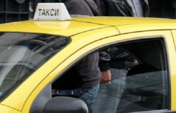 Само в БЛИЦ: Крими тип вади нож на таксиджия от Пловдив, плаши го с убийство