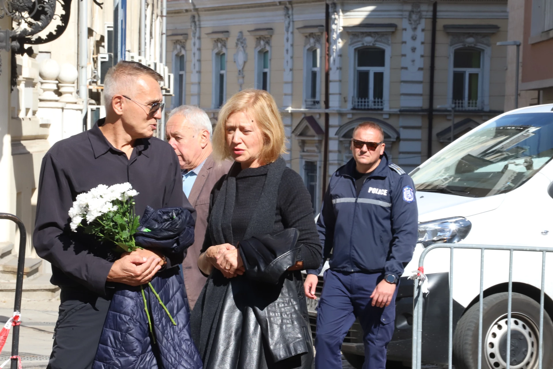 България изпраща Кирил Маричков! Актьори, музиканти, политици първи дойдоха на поклонението ВИДЕО