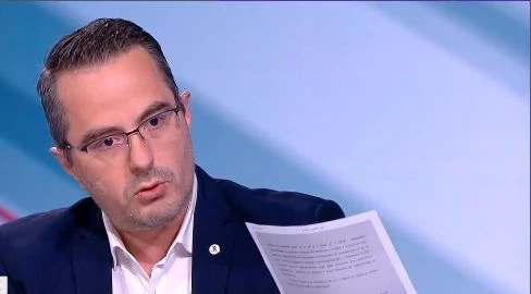 Цончо Ганев в свиреп сблъсък с Цветанка Ризова, намесиха жартиерите на Асен Василев 