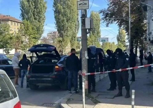 Извънредно в БЛИЦ! Ето кои са мутрите, закопчани при зрелищната спецакция в София 