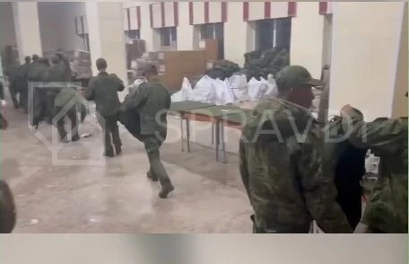 Разкриха ги! Заснеха севернокорейци да се екипират в руска база ВИДЕО
