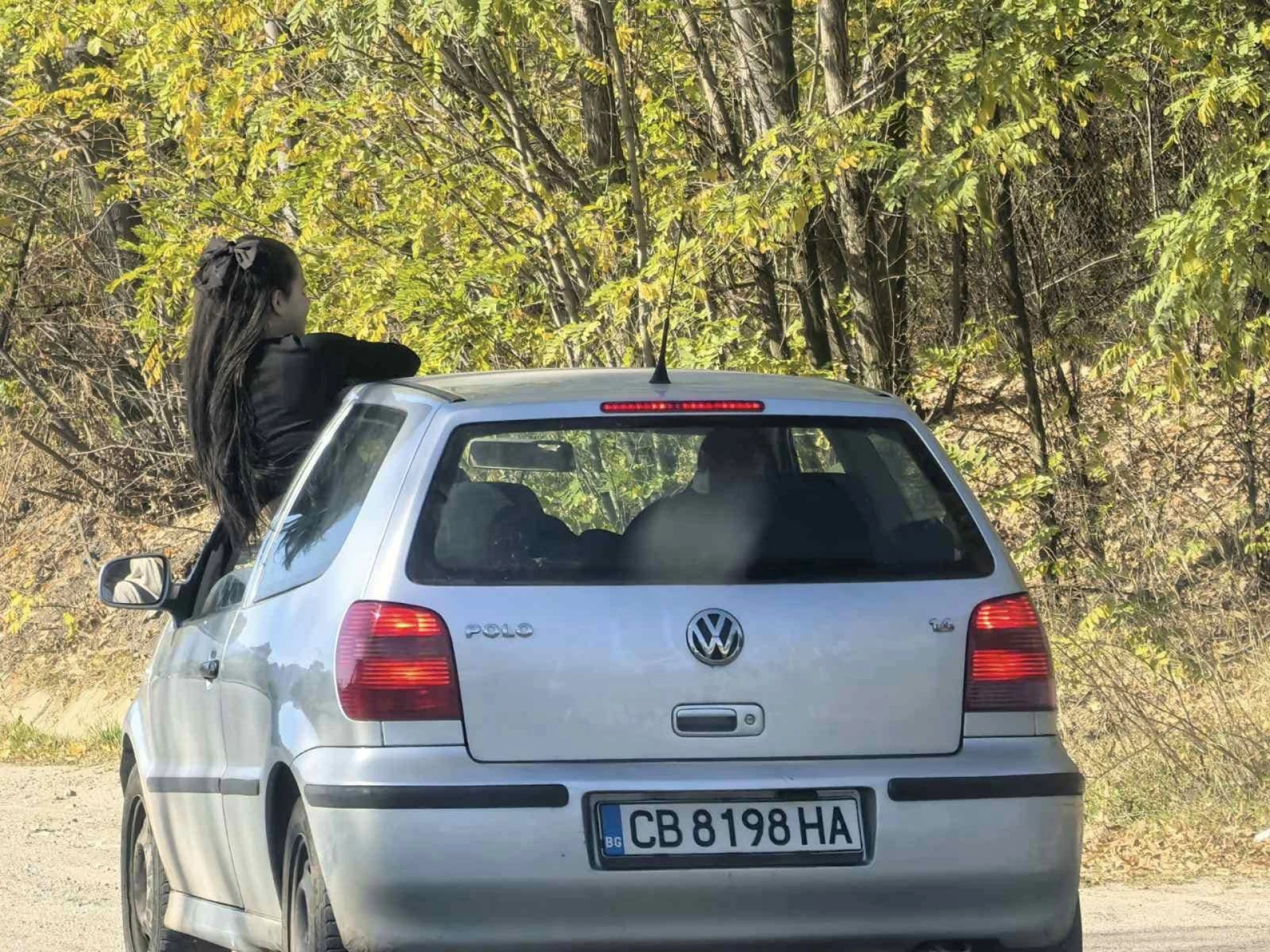 Ще ходят да реват по гробищата! Дебилна СНИМКА на мадама втрещи България