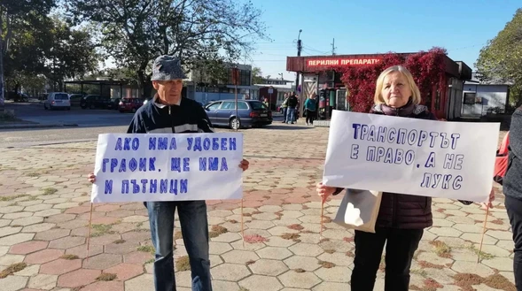 "Бабите чакат на автостоп": Хисарци се надигнаха на бунт, причината е скандална СНИМКИ