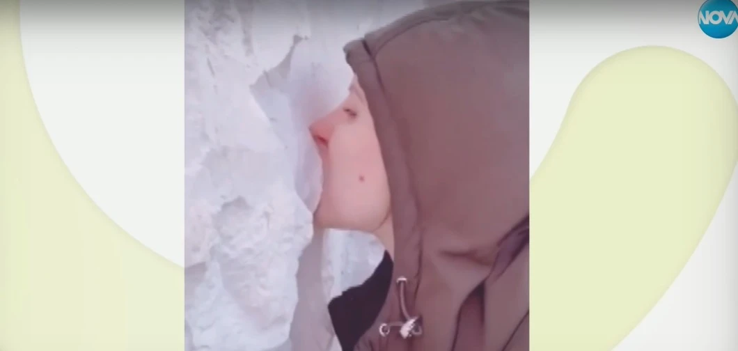 Нова страшна мода заля TikTok: Инфлуенсъри ядат пръст, пясък и... ВИДЕО