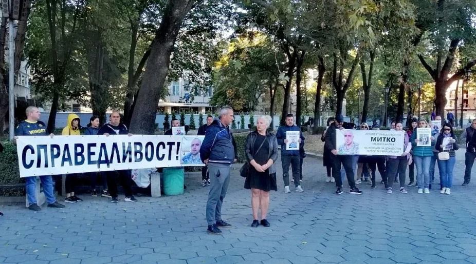Ври и кипи пред Прокуратурата в Пловдив, жителите на Цалапица искат мъст СНИМКИ