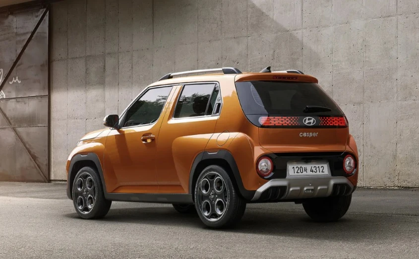 Ярък дизайн и цена от $10 500: Дебютира най-евтиният кросоувър на Hyundai СНИМКИ