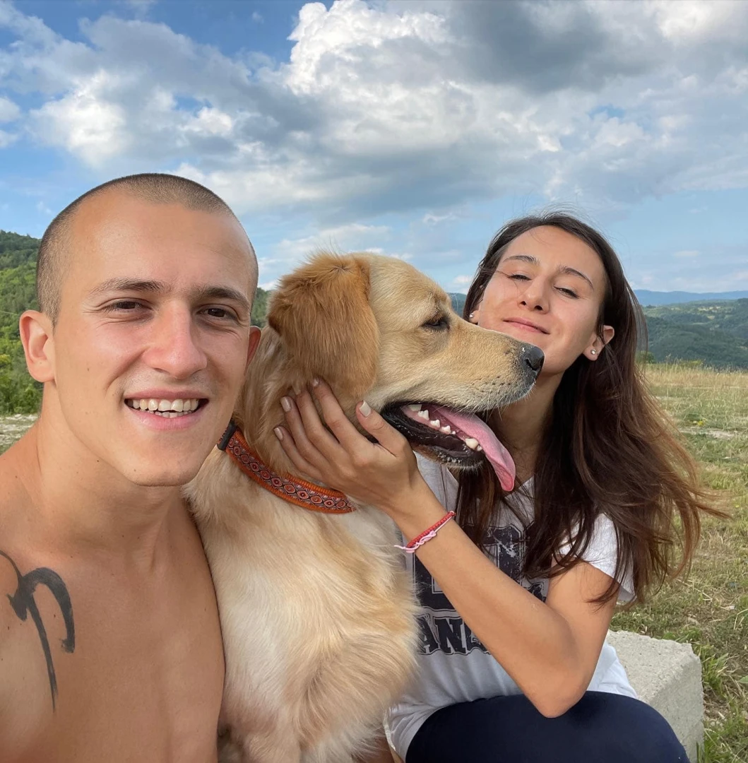 Защо успешен ютюбър се върна на село в Родопите за да гледа животни? СНИМКИ