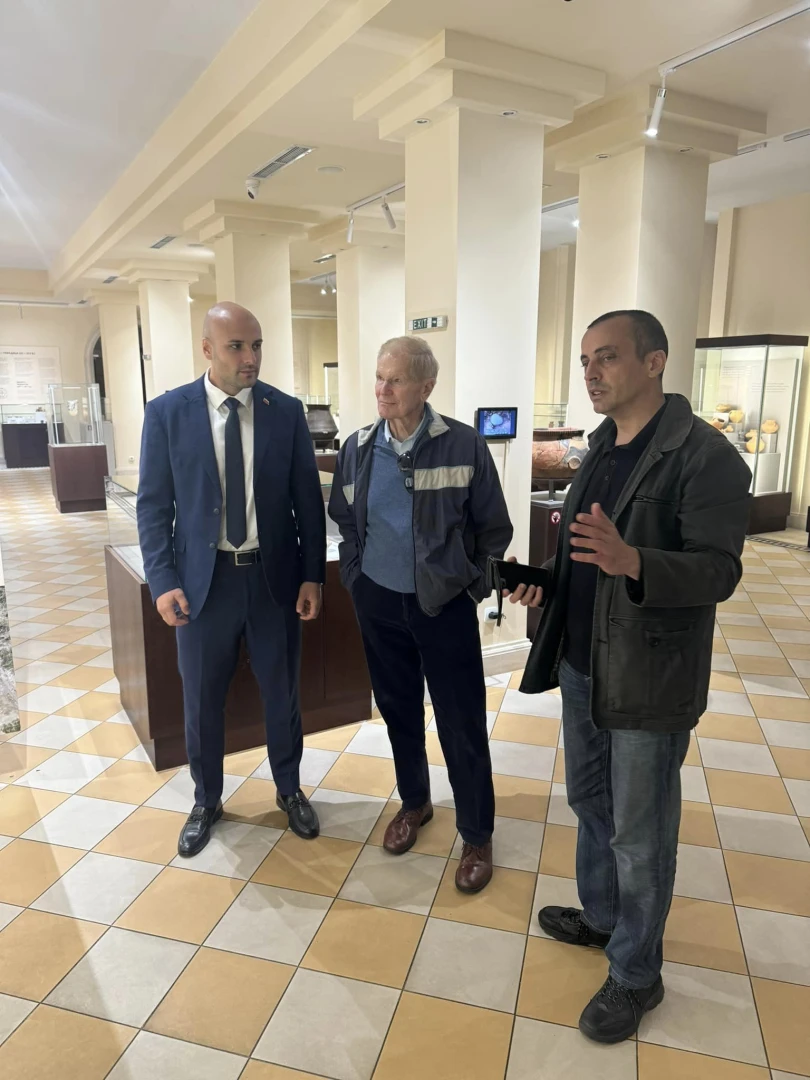 Директорът на НАСА разгледа София, ето кой го разведе СНИМКИ