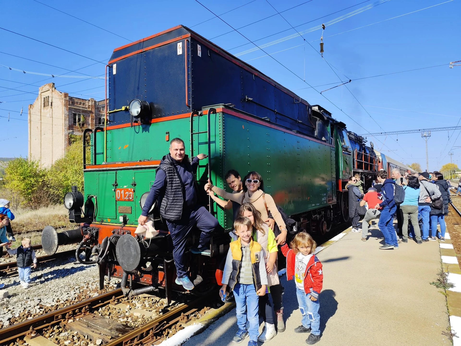 Баница от 180 яйца и 600 литра боза, култов кулинар забавлява гостите на този празник СНИМКИ