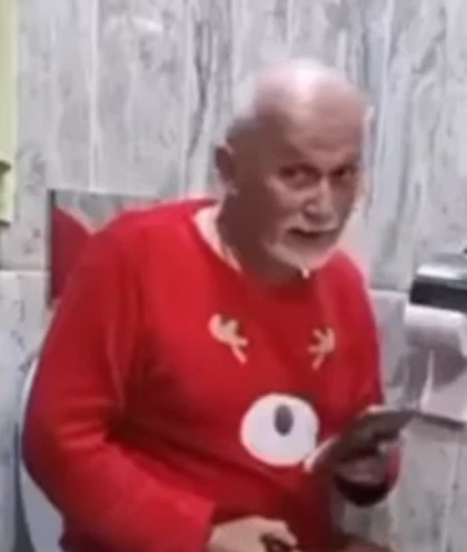 Страшен скандал с бургаски даскал! Опипвал и обиждал ученици, а в тоалетната... ВИДЕО 18+