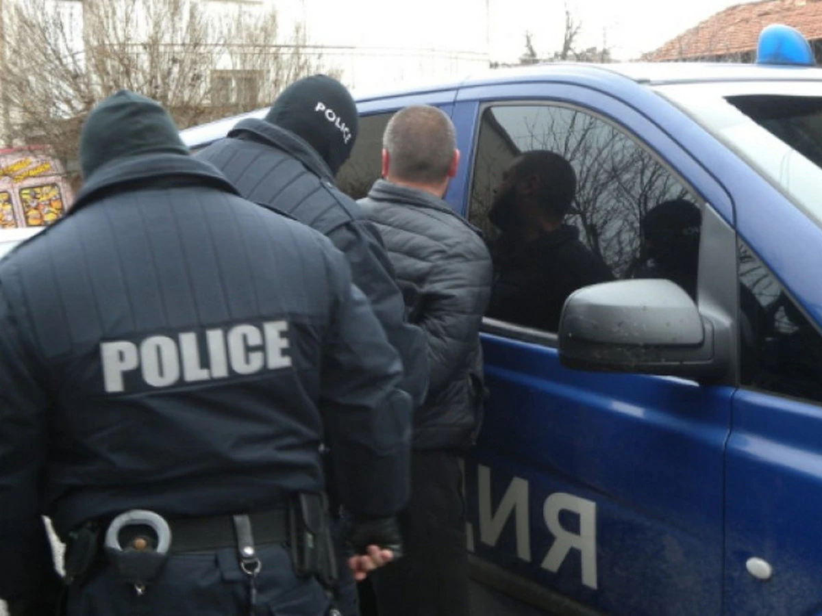 Бургаски дилър видя полицаи и направи немислимото