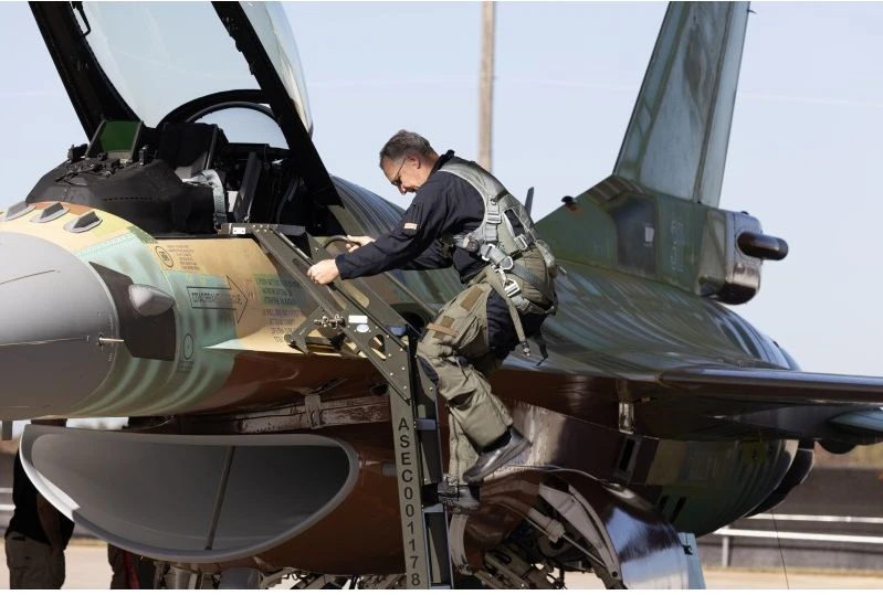 Тестваха в полет първия български изтребител F-16 Block 70 СНИМКИ
